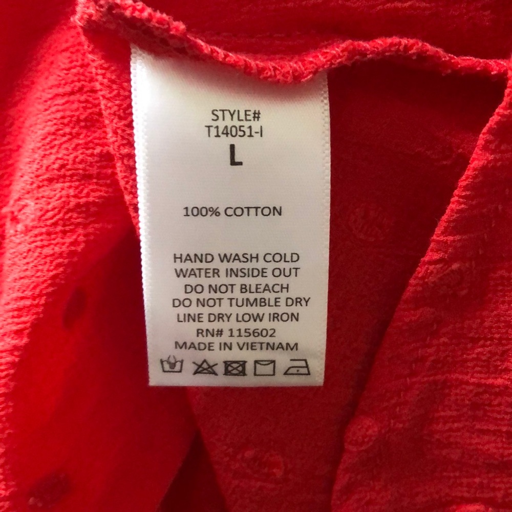 ♦️SOLD♦️ Lush red eyelet sheer front mock tie blou - Picture 5 of 6